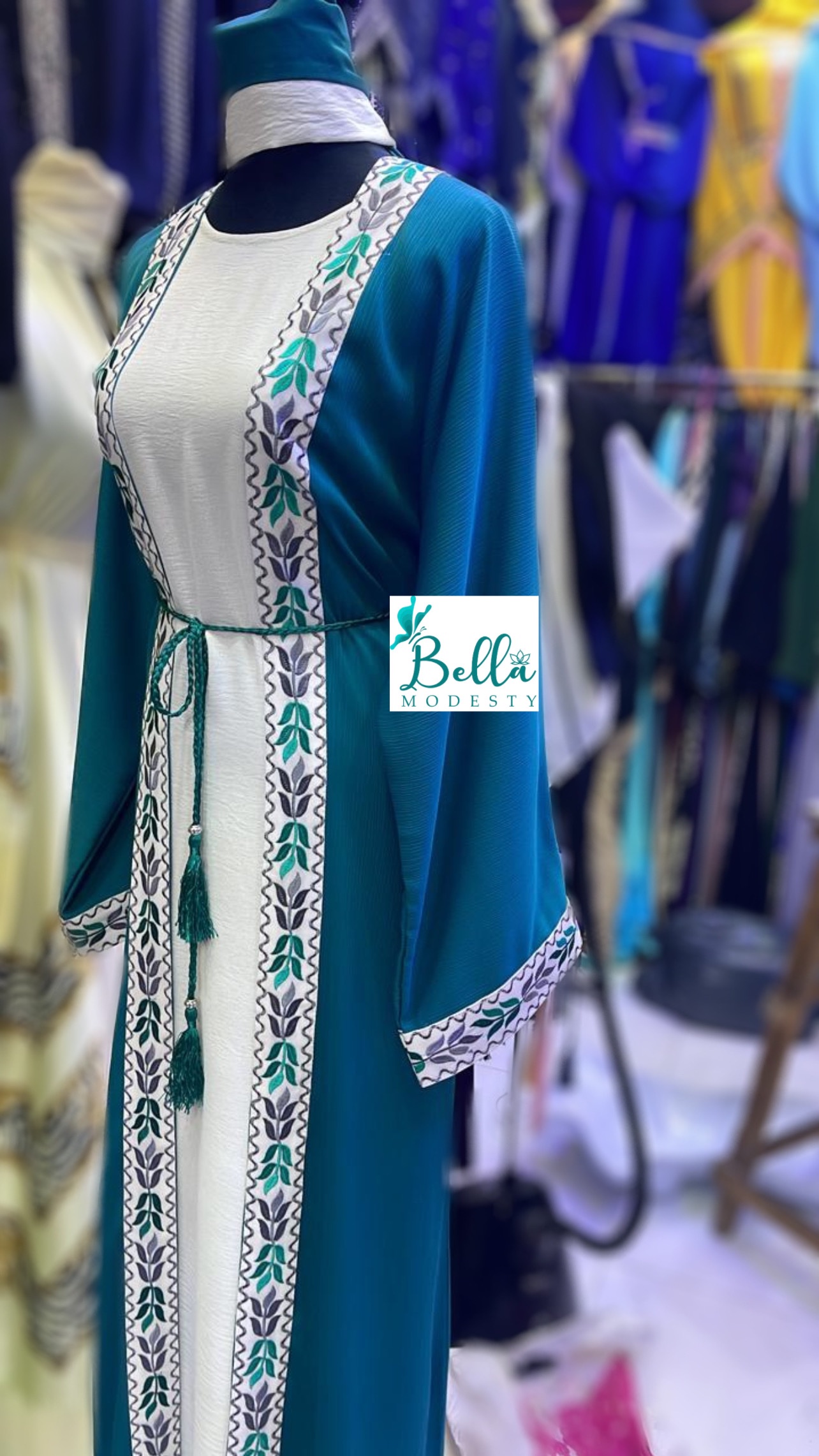 49f49548-67f0-40a9-9cec-99a63125721e Abaya dubaï + foulard - Blanc vert – Image 1