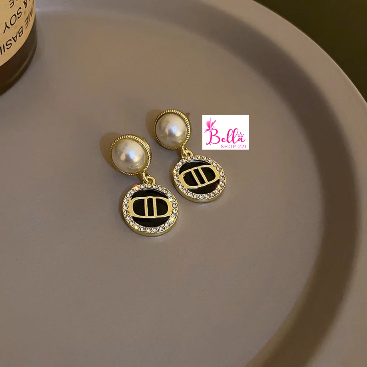 616c8edb-3d37-43d9-8015-87fe4d0297d3 Boucles d’oreilles Dior – Image 1