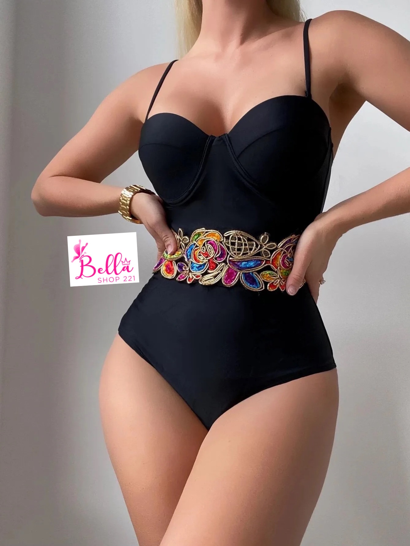 b2ddbc82-2846-41b3-9b49-fe2241c59d1f Maillot de bain 1 pièce avec détail broderie - Noir – Image 1