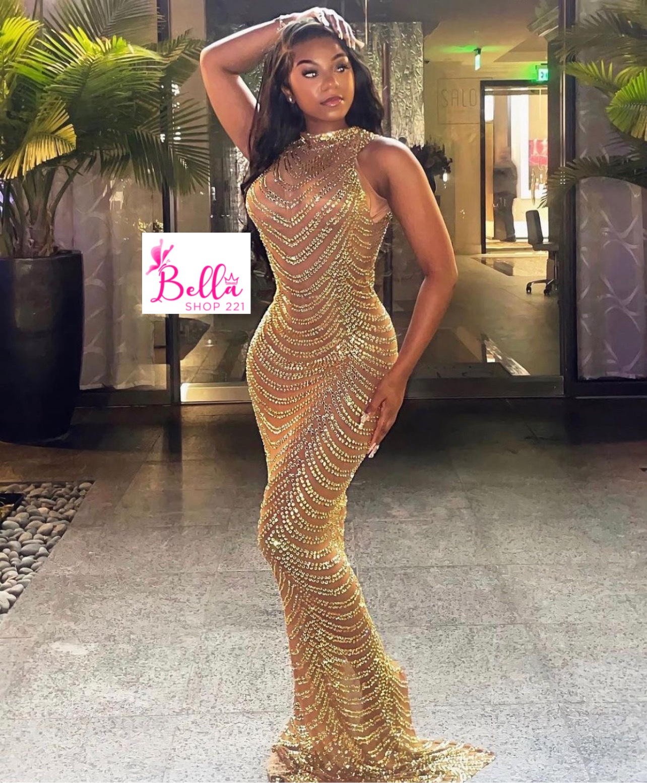 4d9b6c7e-774d-4c72-8205-e17382c68111 Luxury dress avec strass - doré – Image 1