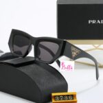 Lunette de soleil - Prada N (+ boîte + étui)