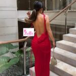Robe moulante dos nu avec 3 bouquets - rouge – Image 3