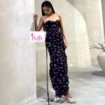 Robe moulante asymétrique motifs fleurs - rose noir – Image 4