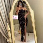 Robe moulante asymétrique motifs fleurs - rose noir – Image 3