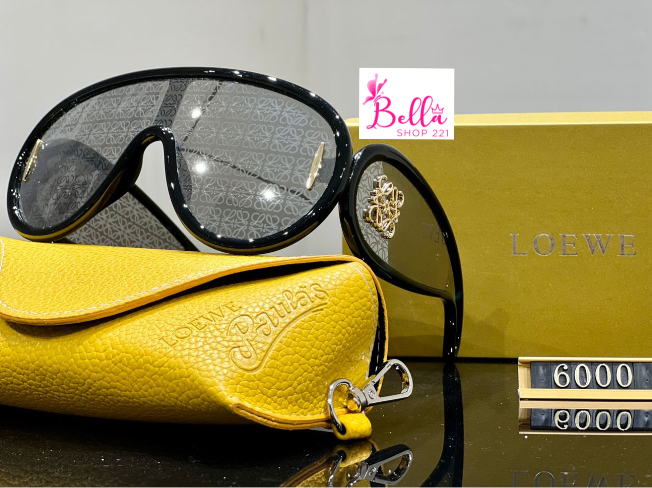 0E543A6B-F6F2-4B66-ABDD-25FB5AA5E9CF Lunette de soleil - Loewe (+ boîte + étui) – Image 1
