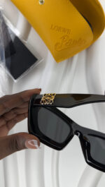 Lunette de soleil - Loewe ( + étui) – Image 2