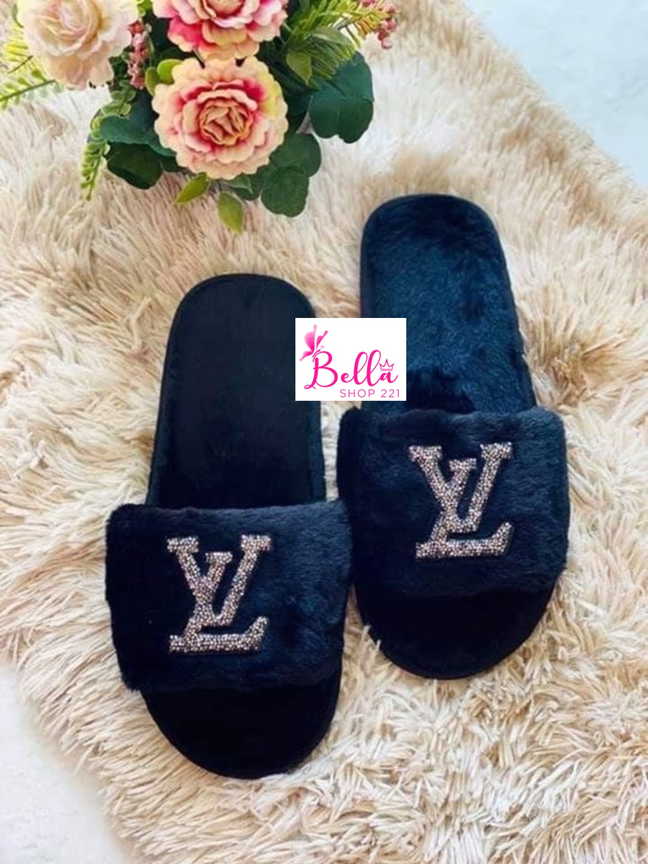 dedb7d31-eb0d-4f95-82a1-20f5d58c1ccd Chausson Louis Vuitton - noir – Image 1