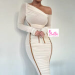 Robe moulante avec épaules asymétriques - beige marron – Image 3