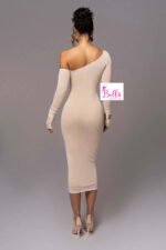 Robe moulante avec épaules asymétriques - beige marron – Image 6