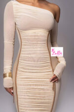 Robe moulante avec épaules asymétriques - beige marron – Image 5