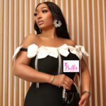 Robe moulante avec strass pendants - noir blanc – Image 2