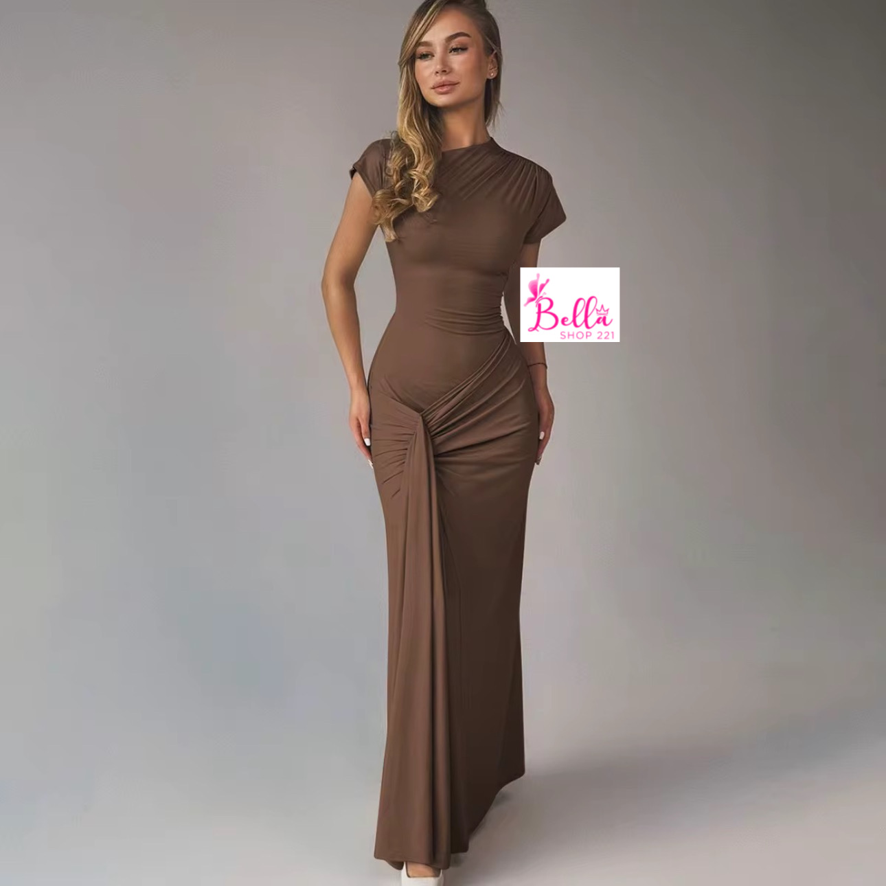 50a91efe-fe21-4220-9f0a-7b7a8f5842d8 Robe moulante avec fronces - marron – Image 1