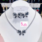 Ensemble de bijoux - collier et boucles d’oreilles argenté et noir