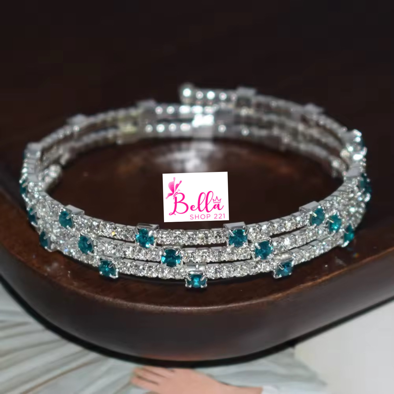 33afe0dd-f9bb-40cc-8206-9f36152cbfa7 Bracelet superposé en strass - bleu – Image 1