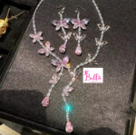 Ensemble de bijoux - collier et boucles d’oreilles papillon rose – Image 2