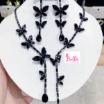 Ensemble de bijoux - collier et boucles d’oreilles papillon noir