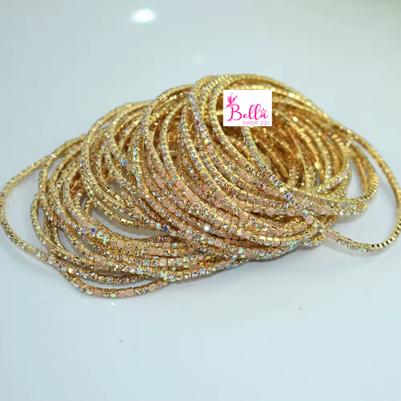 983556f8-8137-485d-9ceb-b95e6d57bf9e Bracelet en strass - beige (5 pièces) – Image 1
