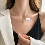 Ensemble de bijoux - collier, boucles d’oreilles et bague ( chaîne en acier inoxydable et fleur en cuivre ) – Image 4