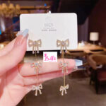 Boucles d’oreilles - noeuds en strass – Image 4
