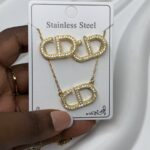 Ensemble de bijoux Christian Dior - collier et boucles d’oreilles doré (acier inoxydable)