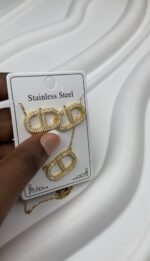 Ensemble de bijoux Christian Dior - collier et boucles d’oreilles doré (acier inoxydable) – Image 2