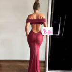 Robe avec un dos nu - rouge bordeaux – Image 2