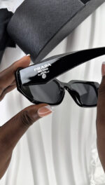 Lunette de soleil - Prada (+ boîte + étui) – Image 2