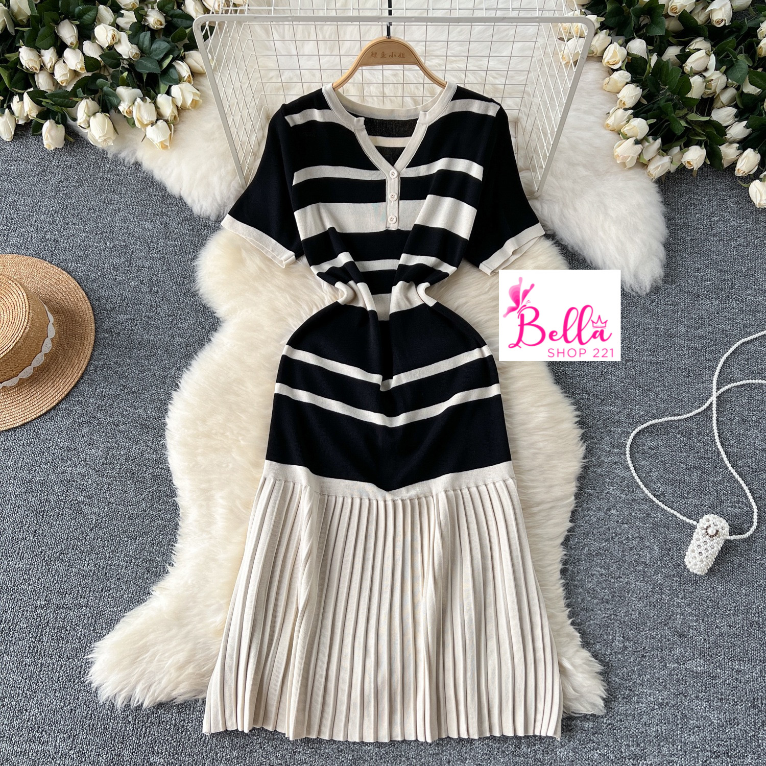 0ba5785f-7c99-4cad-8d95-6f6ca6048d81 Robe Korean style et manches courtes - noire beige (Taille unique) – Image 1