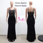 Robe moulante avec strass et paillettes - noire – Image 4