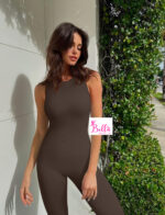 Combinaison débardeur côtelé et gainant avec un bas large - marron – Image 3