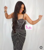 Robe moulante avec strass et perles - noire – Image 3