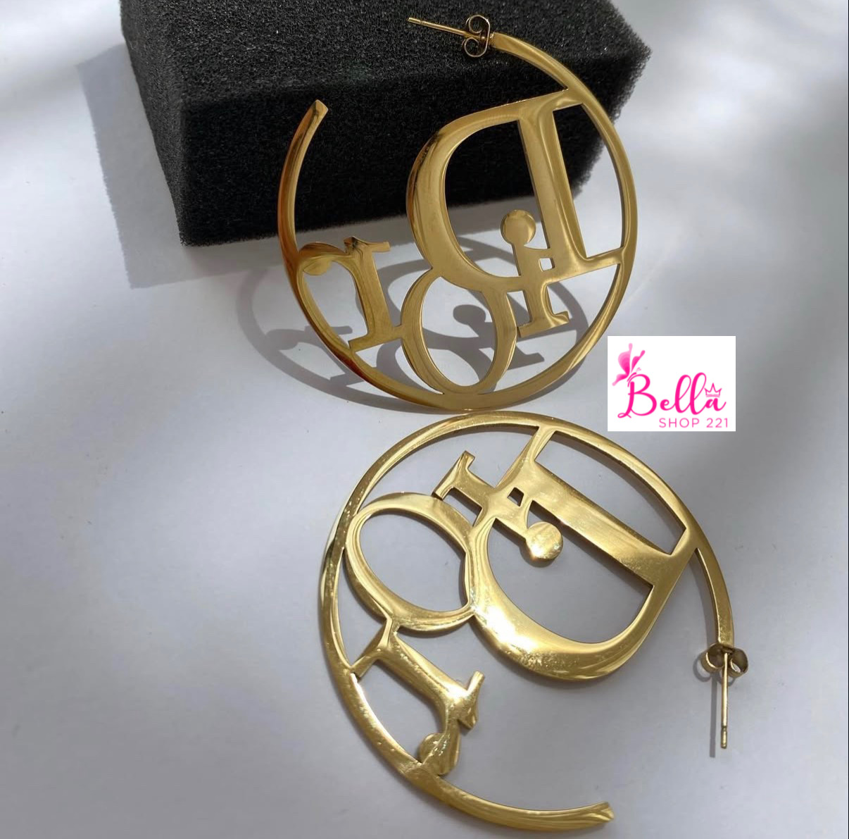 655bab24-0cbe-4a42-b7ba-dc6e6f2f0d72 Boucles d’oreilles cerceaux Dior - doré (acier inoxydable) – Image 1