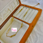 Ensemble de bijoux collier + boucles d’oreilles + bracelet + bague Yves saint Laurent - doré (acier inoxydable) – Image 6