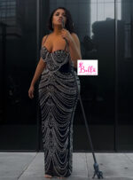 Robe moulante avec strass et perles - noire – Image 5