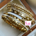 Bracelet flèche avec strass - doré (acier inoxydable) – Image 4