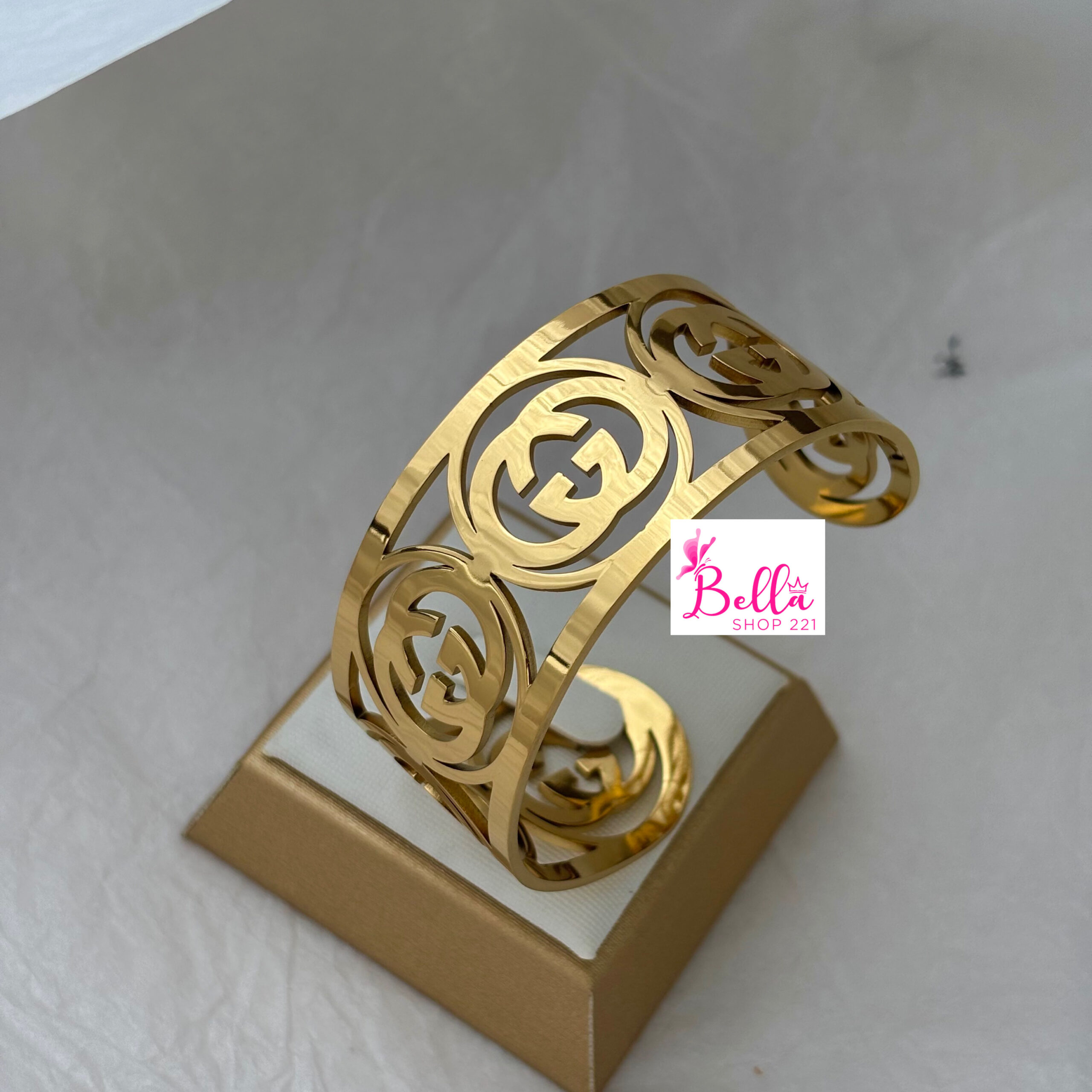 a34bed0a-d67d-4450-ae5c-33530514ab2a Bracelet vintage Gucci - doré (acier inoxydable) – Image 1