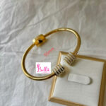 Bracelet  ouvert avec strass - doré (acier inoxydable) – Image 3