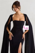 Robe avec manches extra longues - noire – Image 2