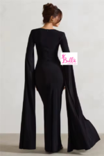 Robe avec manches extra longues - noire – Image 4
