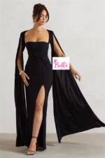 Robe avec manches extra longues - noire – Image 5