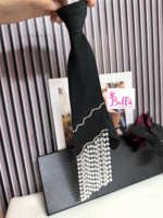 Cravate avec strass et perles - noire