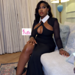 Robe moulante avec manches transparentes - noir blanc