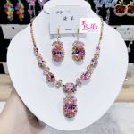 Ensemble de bijoux - collier et boucles d’oreilles rose
