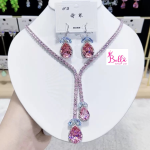 Ensemble de bijoux - collier et boucles d’oreilles rose